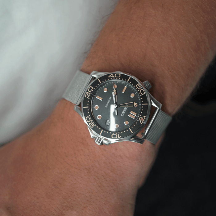 CUSTOM SEIKOMASTER MOD SILVER SPECTRE 007 EDITION