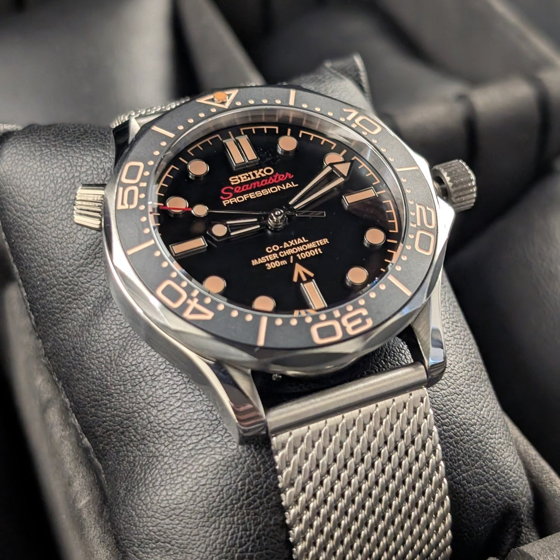 CUSTOM SPEEDMASTER MOD JAMES BOND 007 EDITION