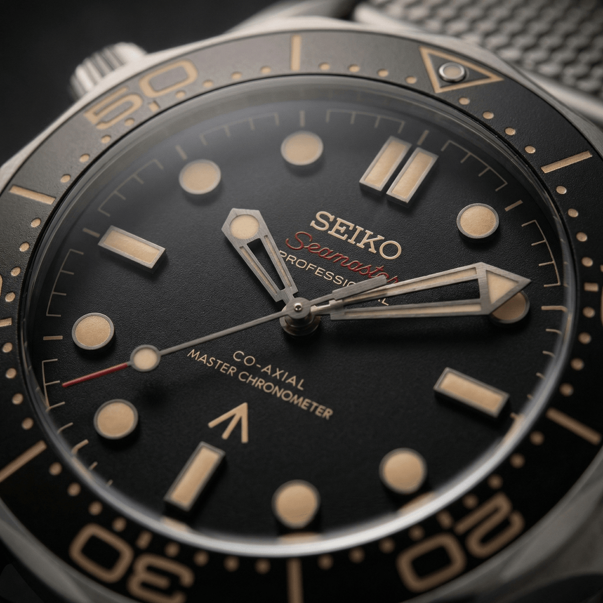 CUSTOM SPEEDMASTER MOD JAMES BOND 007 EDITION